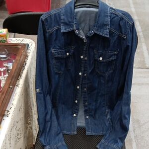 Women's Denim Style Shirt SIZE Small Vintage